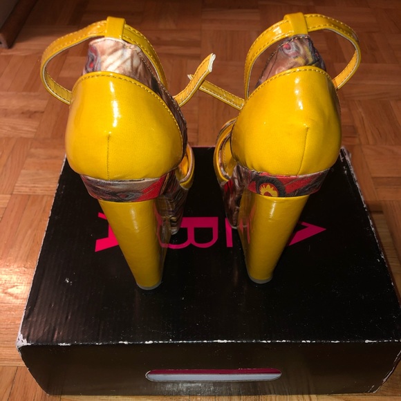 Mustard leather Alba wedges - Picture 3 of 3